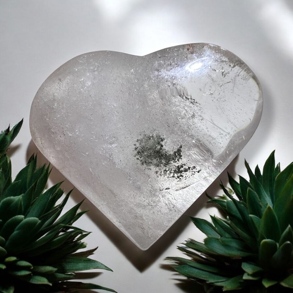 Garden Quartz Heart‎ Carving